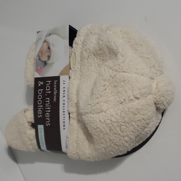 J J Cole Collection Bundle Me Baby Ivory Hat Mittens Booties - Picture 3 of 5
